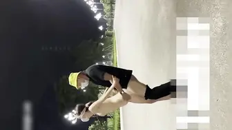『推特网红』国产露出女菠萝与摄影师公交站和马路中央做爱
