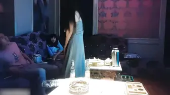 【上海淫乱歌厅】本来只是单纯的唱歌喝酒，到后面场面逐渐失控越来越淫乱，拔出我的家伙跟你的骚逼拼了