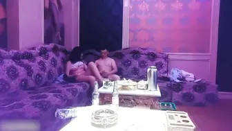 【上海淫乱歌厅】本来只是单纯的唱歌喝酒，到后面场面逐渐失控越来越淫乱，拔出我的家伙跟你的骚逼拼了