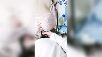 C罩杯极品美乳靓女，大红唇灵活小舌头，舔蛋吸屌，翘起肥臀JB磨蹭，第一视角正入操逼，开档黑丝骑坐水声哗哗，浪叫呻吟很诱惑