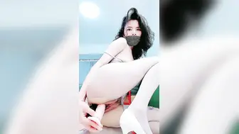 【170cm顶级美腿女神】第一骚女暴力自慰，高跟鞋棒球棍骑坐，两根假屌双洞齐插，椅子腿操骚穴，美女太骚了