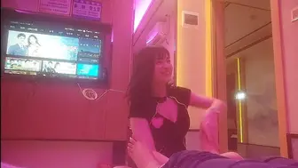 【搞沐足女技师】今天的技师妹子针不错，制服旗袍，勾搭带到酒店操逼，换上肉丝扣穴，穿着高跟鞋爆插