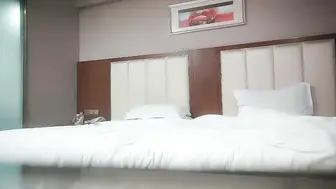 【无情哈拉哨】1000块，00后兼职学生妹，甜美乖巧可舌吻，粉胸美穴少女胴体，初恋感觉扑面而来