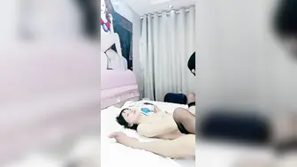 榨精小少妇全程露脸活好不粘人，给大哥深喉大鸡巴舔蛋蛋69舔逼玩弄，给大哥爆菊花，多体位蹂躏抽插真劲爆