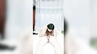 气质女神御姐范【上】被猥琐头套男掰穴舔逼，相互舌吻，胸前的玫瑰花很抢眼，玩69上演暴力打桩机
