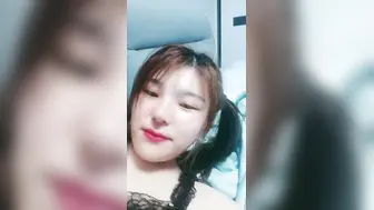 新人大奶美女全程露脸情趣诱惑，吃奶玩逼跳蛋摩擦，给小哥舔鸡巴吸蛋蛋，后入抽插奶子乱晃淫声荡语