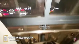 极品凹凸有致美妙身材网红尤物【小鹿酱 】无内包臀湿滑窗前做爱，后入极湿白虎嫩鲍，好刺激白浆裹满肉棒