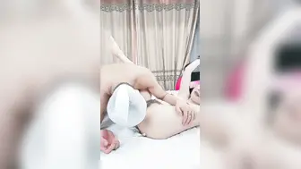 牛逼表弟爆草婊骚【下篇】全程露脸69口交舔逼玩弄大鸡巴，舔菊花好刺激，大鸡巴各种爆草抽插，浪叫呻吟表
