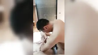 乖乖的小野猫激情群P啪啪大秀演绎【5】全程露脸淫乱的房间哪里都是战场，几个骚女被大哥们各种乱草淫声荡语