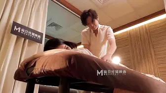 【麻豆传媒】南芊允-职场淫行系列【主动吞肉棒的女顾客】主动吞吐肉棒的女顾客，高清720P原版首发【MDWP-0012】