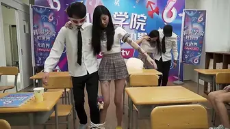 【抖阴学院】华人知名女优-娃娃【第1期处男自习课-上集】，高清720P原版首发【第1期】