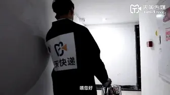 【天美传媒】李思思【不穿内衣的大学生】青春大学生在家没有穿内衣被快递小哥强干，高清720P原版首发【TM0155】