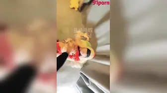 极品童颜巨乳91白虎名器尤物【是桃桃呀】Cos可爱女仆，嫩蚌白虎吸精大法，上位榨汁滴嗒精液垂入眼帘