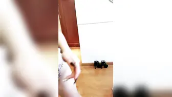 培训新人颜值不错的大美妞【两女双飞篇】让两小哥床上试活，口交大鸡巴揉骚奶子抠骚逼叫的好骚，让小哥各种抽插轮草淫语不断