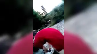 风骚女友激情户外全程露脸与小哥激情啪啪，口交大鸡巴真空裙子撩起来让小哥爆草抽插，射在大屁股上不要错过
