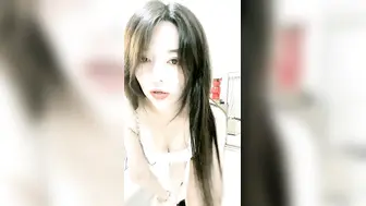 高颜值绿播要下海性感小秀，全程露脸好身材又好听狼友指挥，漏出性感大奶子，非常诱人好刺激