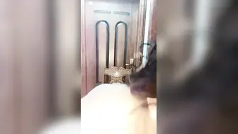 过年回家直播不方便，在【卫生间】里面一个人偷偷道具自慰，第一人称完美露脸