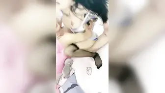 诱人的小少妇黑丝制服诱惑让小哥连续干两炮，全程露脸温柔的舔弄鸡巴，让小哥舔逼，抱在怀里吃奶蹂躏抽插
