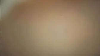 纹身小哥约炮身材苗条美乳少妇，太紧张没有射出来