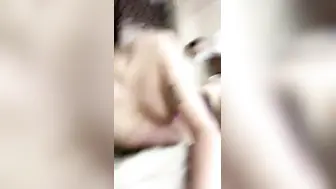 东北一豪放女，和男友直播做爱啪啪，先打飞机，口交，再女上位表情很销魂