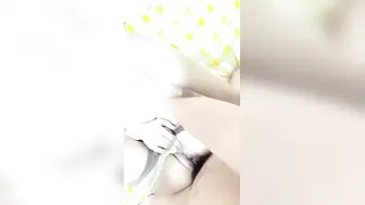 全平台身材天花板，极品小仙女，大长腿短裙妹子，撩起裙子摸屁股坐在身上，开档黑丝翘起掰穴后入猛操