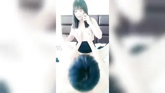 宾馆叫的全活技师，口交足交乳交啥都会，深喉大鸡巴让小哥草着嘴还在打电话，各种抽插不敢呻吟精彩刺激不断
