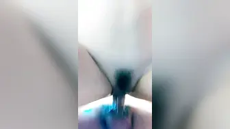 小少妇的春天【下篇】颜值不错先把逼逼洗干净再穿上情趣装丝袜诱惑伺候两个大哥玩3P，逼逼和菊花被一起草高潮喷水
