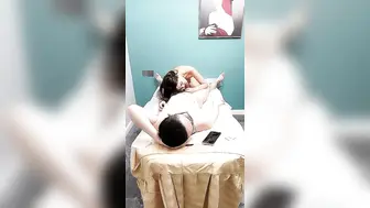 【权少很骚呢】今夜来了新人，22岁四川小美女，依然是玲珑有致的好身材，后入啪啪，被干出了哭腔