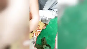 【户外勾引】老板娘周日大清早【上篇】户外勾引个骑三轮车，卖辣椒老大爷，打野战，这逼舔得爽死了大爷