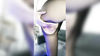【明星颜值女神-裸舞-中篇】眼镜御姐风，极品美腿开档黑丝，近距离特写扣穴，翘起美臀扭动，抬起双腿看小穴