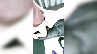 【你的专属小女友】超嫩萌妹3P【上篇】天天被两小哥哥操，深喉插嘴假屌爆菊花，两根JB一起舔，前面口交后入美臀