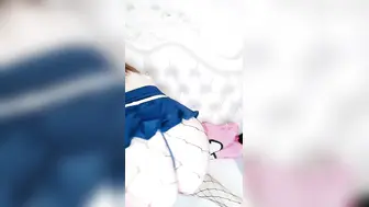 【制服诱惑-1】肥臀御姐系美妞，渔网袜掏出大奶子，手指猛扣骚穴，振动棒舔弄插入，搞得水声哗哗，娇喘嗲嗲呻吟浪叫