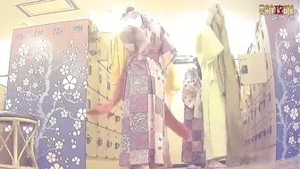 【专业女盗手】大众洗浴场真实偸拍女客【换衣室-下篇】内部春光，一屋子不穿衣服的女人，老中青都有隐私部位看个够