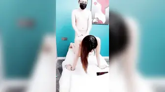 【权少很骚呢】22岁人气小姐姐回归，身姿曼妙玲珑有致，甜美爱笑好多回头客，没被干爽嘟嘴抱怨(1)