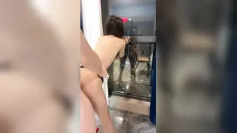 黑丝细腿，00后女奴【下篇】骚气十足，爆操模特身材的女神，酒店里面高层中爬窗后入啪啪，口爆吞精