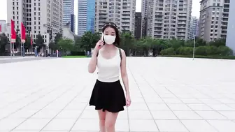跟老公吵架，只好约炮友出来
