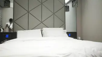 外围收割机，直播间粉丝强烈要求返场，双洞齐开，极品小萝莉，欲仙欲死