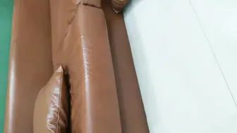 极品00后萌妹子，乖巧听话，沙发啪啪，尽享青春胴体的美好