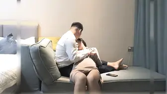 齐逼短裙丰满的美少妇 好有韵味啊