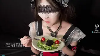 电报搜@SsAv91_重口警告！堂妹的精液食物吃播「joioio」「九九」「犬九」《精液食物_精液沙拉》喉咙被插到隆起，深喉射了两次在水果上