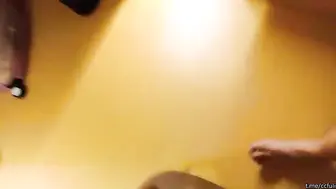 【约漂亮小姐姐能干一小时】，小帅哥横扫百花从，嫩妹大学生带酒店，激情交合欢愉