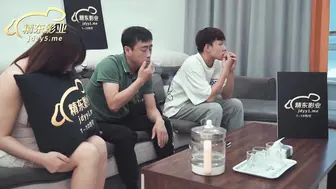 JD115  地主家的傻儿子.老父急切抱孙子.现场指导.父子齐上3P儿媳