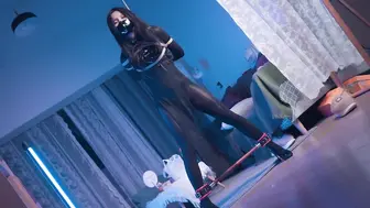 【悠米】《神圣修女被绑记》4 全包黑丝修女以一种痛苦的团缚姿势绑在吊篮里，绳子绕在脖子后无法动弹，被迫被棒棒强羔