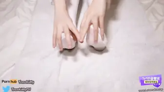 Yuzukitty OnlyFans 劲爆网红美少女【柚子猫】小美女白丝足交撸到男友射精液出来了