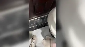出轨偷情系列 老婆闺蜜来我家做客 送她回家的时候被我拉到楼道里操了 跟我操女儿是同一个地方!