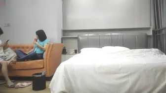 刚下海没多久的白领小姐姐今夜难忘 湿润的舌尖缠绕着男人的慾望