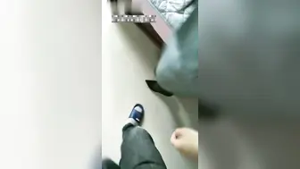 勾搭骚货物业经理穿着开档丝袜