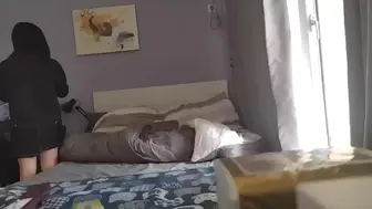 单亲爸爸忍不住自己的性欲竟然对女儿下手!!