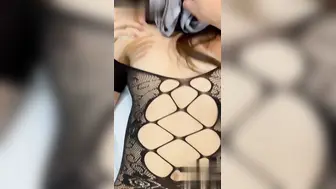 花臂男与甜美小女友自拍泄密 年轻肉体尺度炸裂 生活照甜蜜反差超刺激！