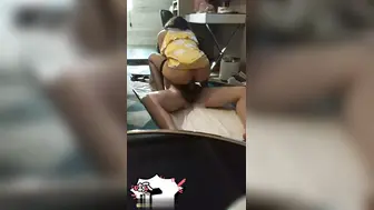 只有体育生强健的体魄才能满足骚逼 武汉交通学院薛祎洁约炮一米八体育生被后入爆操